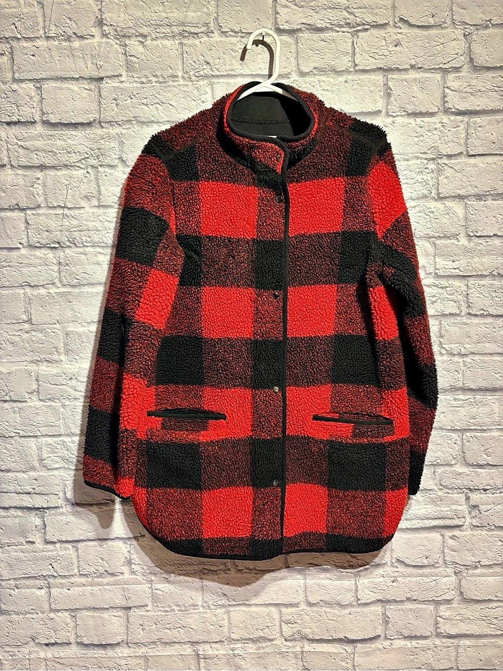 Old Navy Checkered Plaid Sherpa Jacket in Red & Black Small